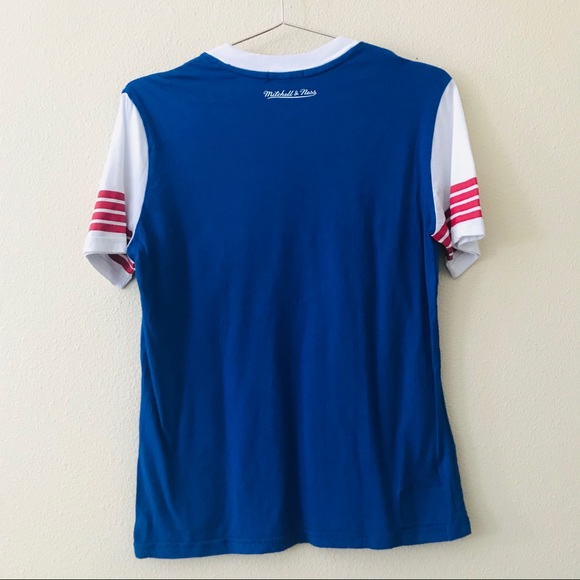 New England Patriots NFL Short Sleeve V Neck Graphic Tee Size Small - Picture 2 of 6